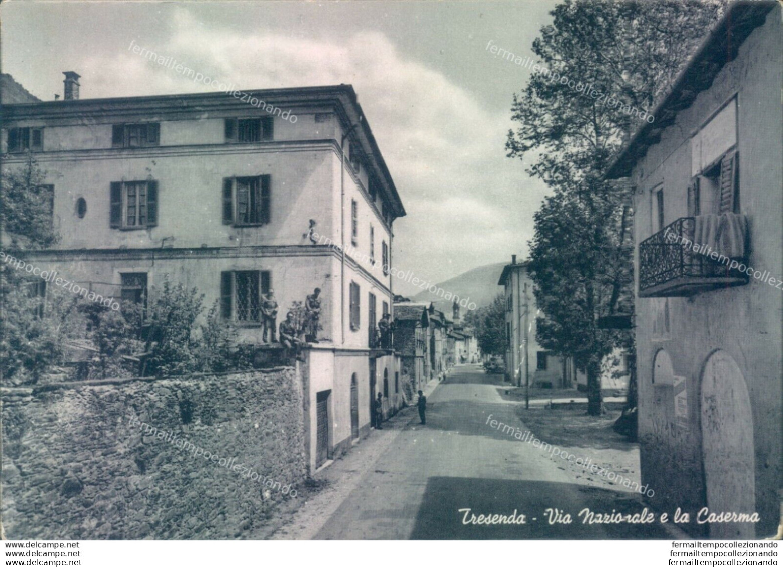 D492 - Cartolina Provincia Di Sondrio- Tresenda Via Nazionale E La Caserma-bella - Sondrio