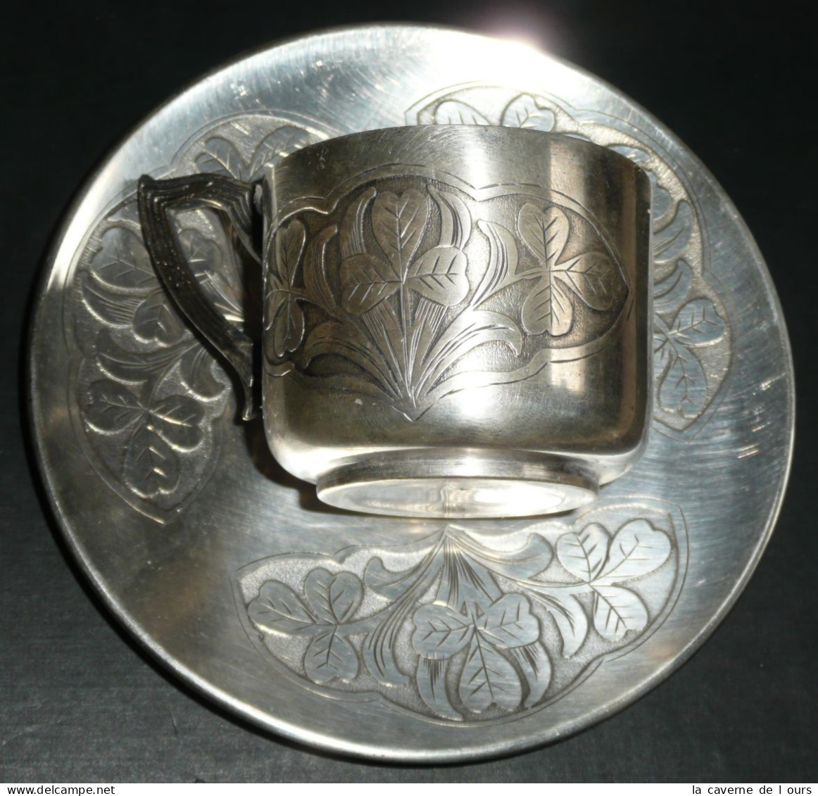 Rare Tasse Et Soucoupe En Métal Argenté Décor Végétal Art Nouveau, Poinçon - Silverware