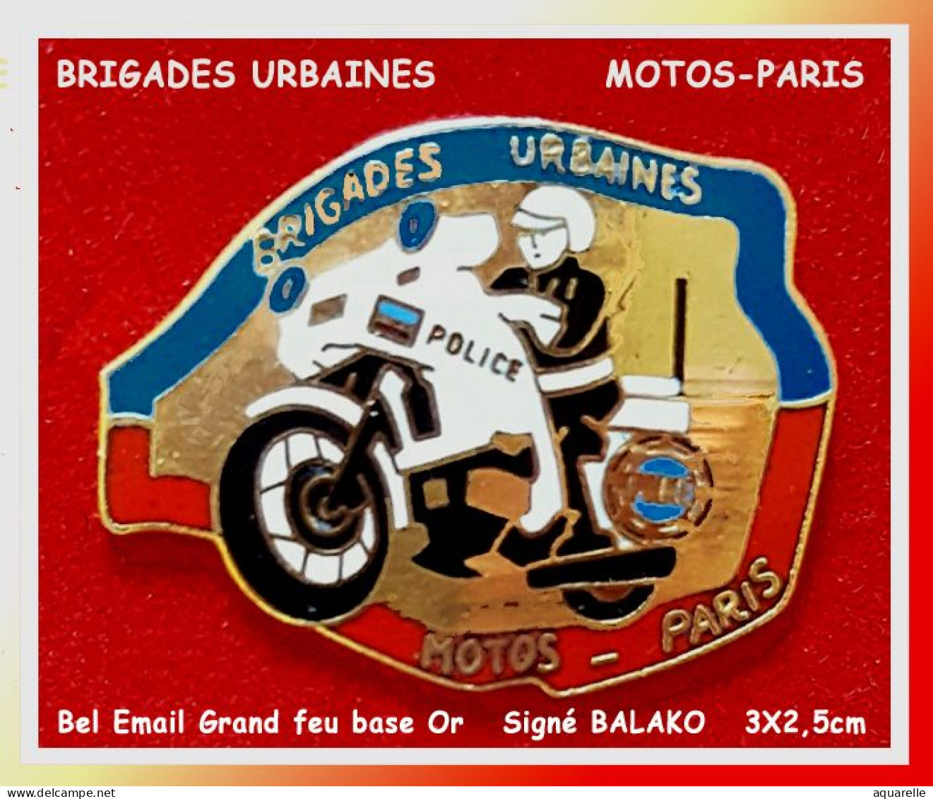 SUPER PIN'S "MOTARDS PARIS, BRIGADES URBAINES" Email Grand Feu Base Or, Signé BALAKO, émail Grand Feu Base Or 3X2,5cm - Policia