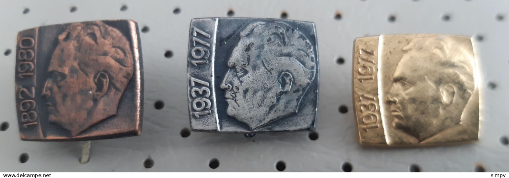 Josip Broz Tito President Of Yugoslavia  1937/1977 Pins - Beroemde Personen