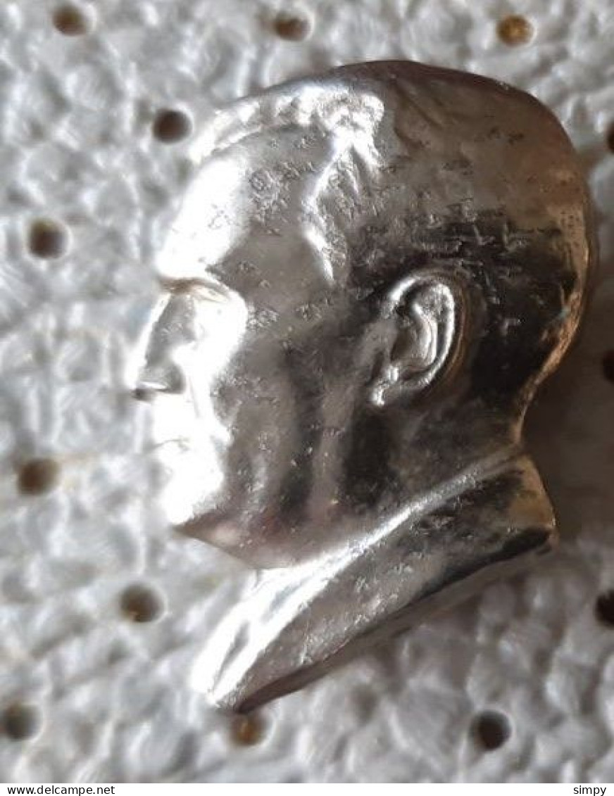 Josip Broz Tito Bust Big Format Yugoslavia  Pin - Personnes Célèbres