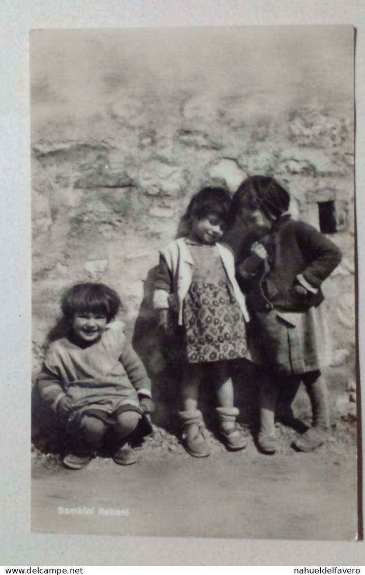 Carte Postale Trois Enfants Italiens. - Children And Family Groups