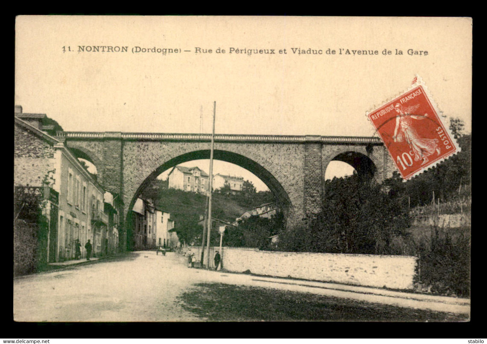 24 - NONTRON - RUE DE PERIGUEUX ET VIADUC DE L'AVENUE DE LA GARE - Nontron