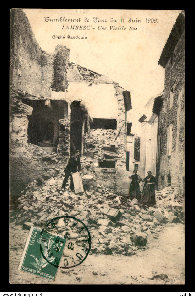 13 - LAMBESC - TREMBLEMENT DE TERRE DU 11 JUIN 1909 - UNE VIEILLE RUE - Lambesc