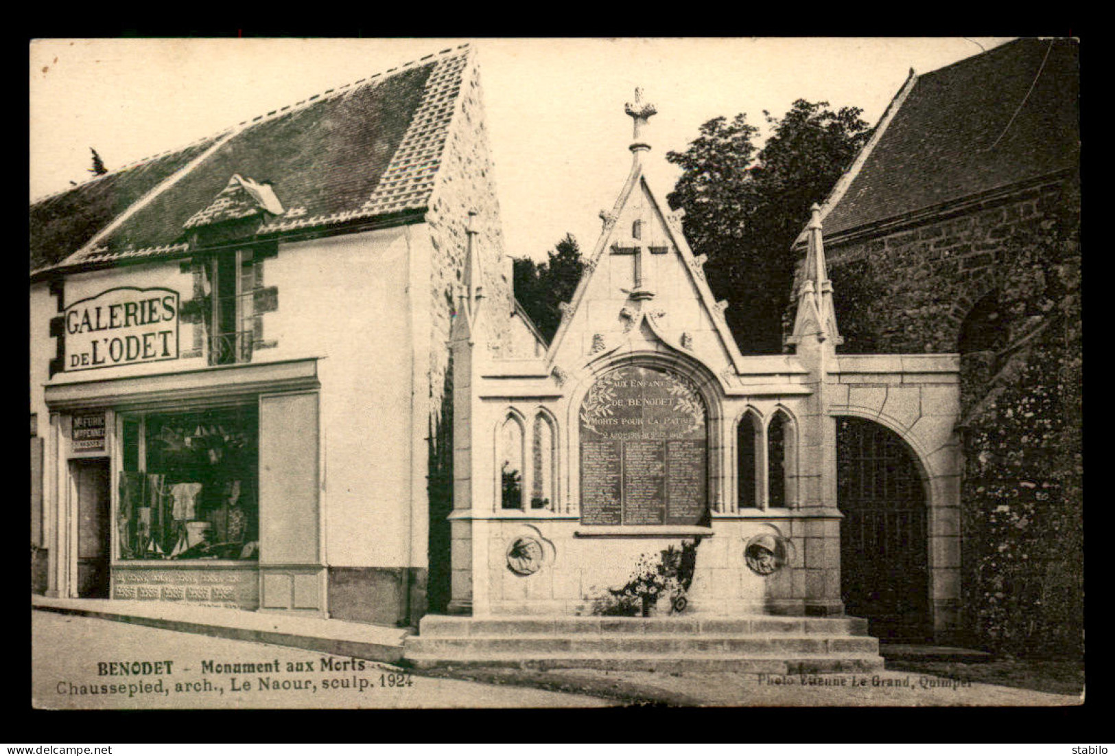 29 - BENODET - MONUMENT AUX MORTS ET GALERIES DE L'ODET - Bénodet