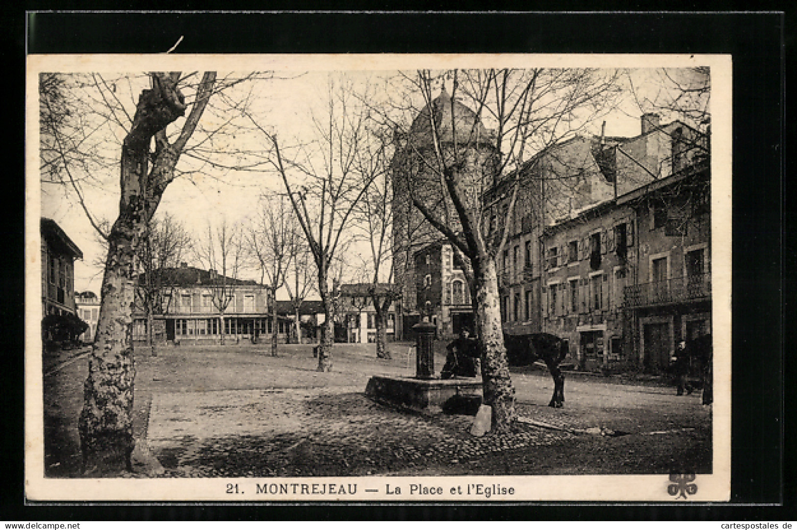 CPA Montréjeau, La Place Et L`Eglise  - Montréjeau