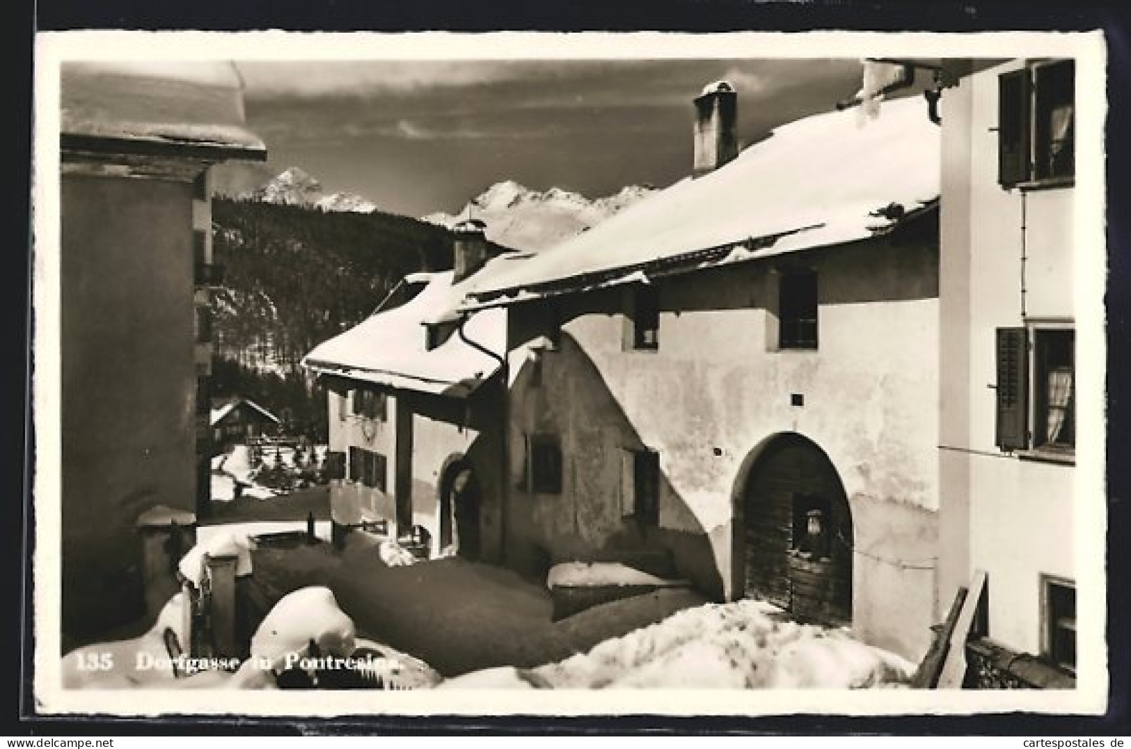 AK Pontresina, Strasse Dorfgasse Mit Brunnen Im Schnee  - Pontresina