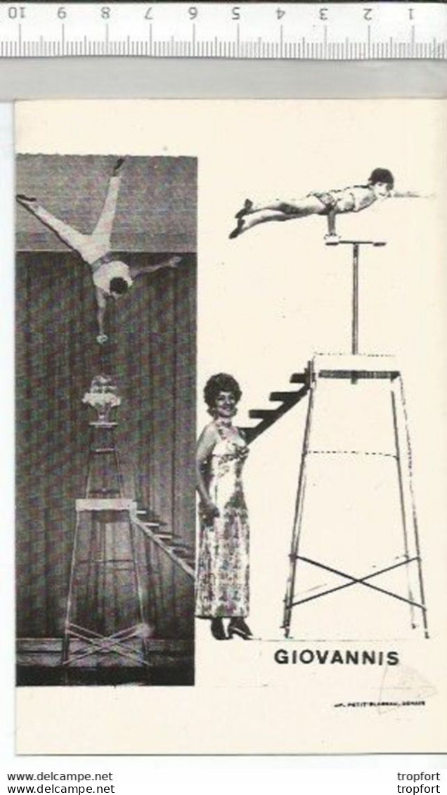 CF / Vintage Old Circus Photo // Carte Photo Cirque Attraction // Les GIOVANNIS Acrobate CIRQUE - Mestieri