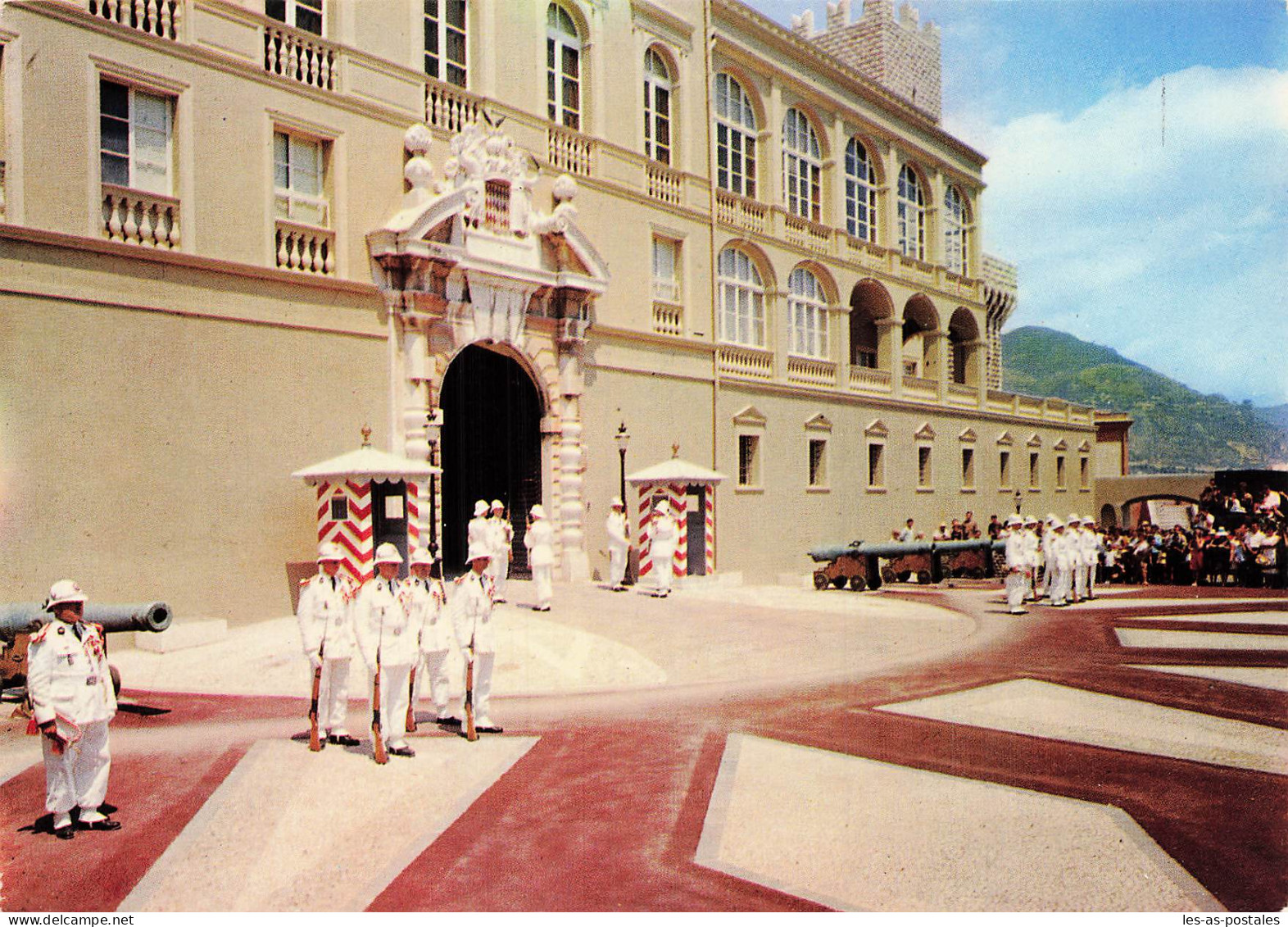 98 MONACO LA RELEVE DE LA GARDE DEVANT LE PALAIS - Palais Princier