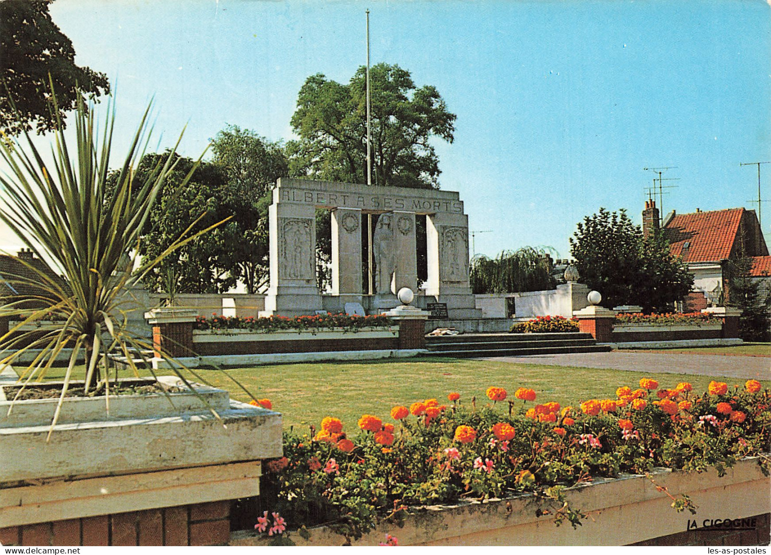 80 ALBERT MONUMENT AUX MORTS - Albert