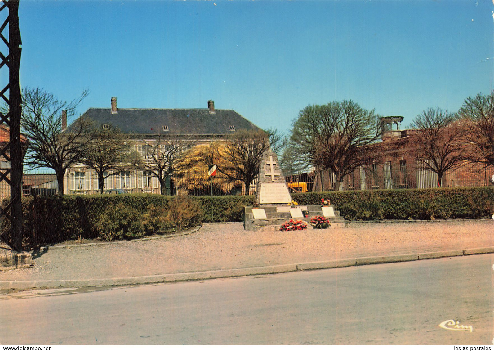 80 VILLERS BRETONNEUX MONUMENT AUX MORTS - Villers Bretonneux