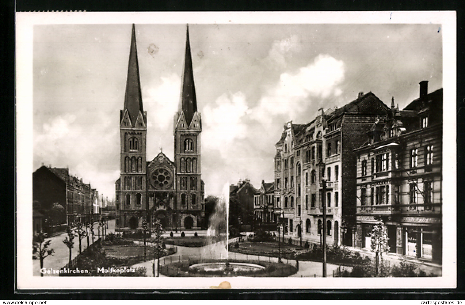 AK Gelsenkirchen, Moltkeplatz Mit Kirche  - Gelsenkirchen