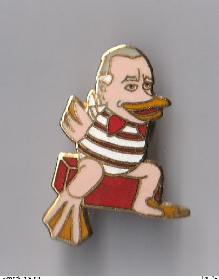 PIN'S THEME PERSONNAGE POLITIQUE JACQUES CHABAN DELMAS  DU BEBETE SHOW - Personaggi Celebri