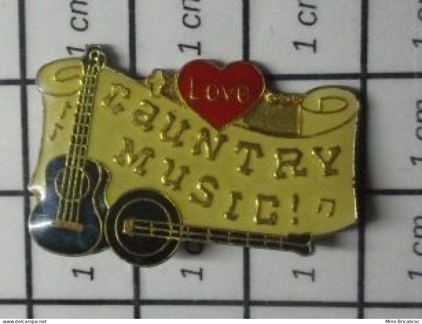 1618A Pin's Pins / Beau Et Rare : MUSIQUE / LOVE CAUNTRY (sic) MUSIC GUITARE BANJO - Música