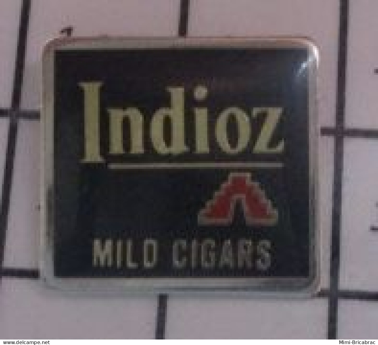1618A Pin's Pins / Beau Et Rare / MARQUES / TABAC MILD CIGARS INDIOZ - Marche