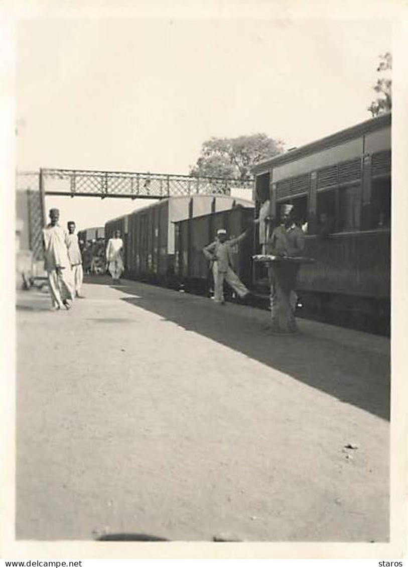 Photo - Inde - Vendeur De Tabac à UDAÏPUR - Gare - Bahnhof - Format 8,5 X 11 Cm - India