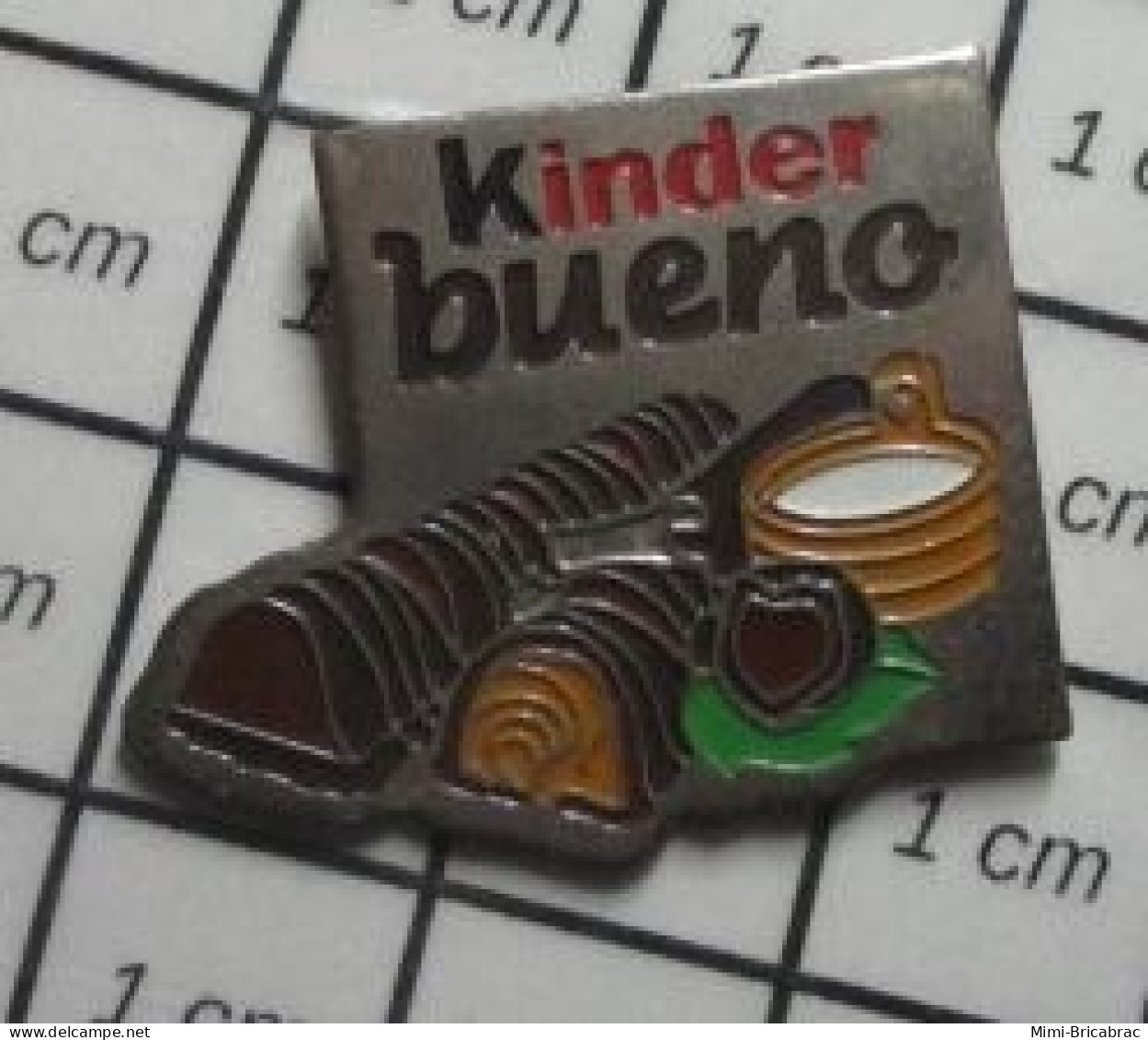 1618A Pin's Pins / Beau Et Rare : ALIMENTATION / KINDER BUENO Le Meilleur Ami De Jo-Wilfried ! - Alimentation