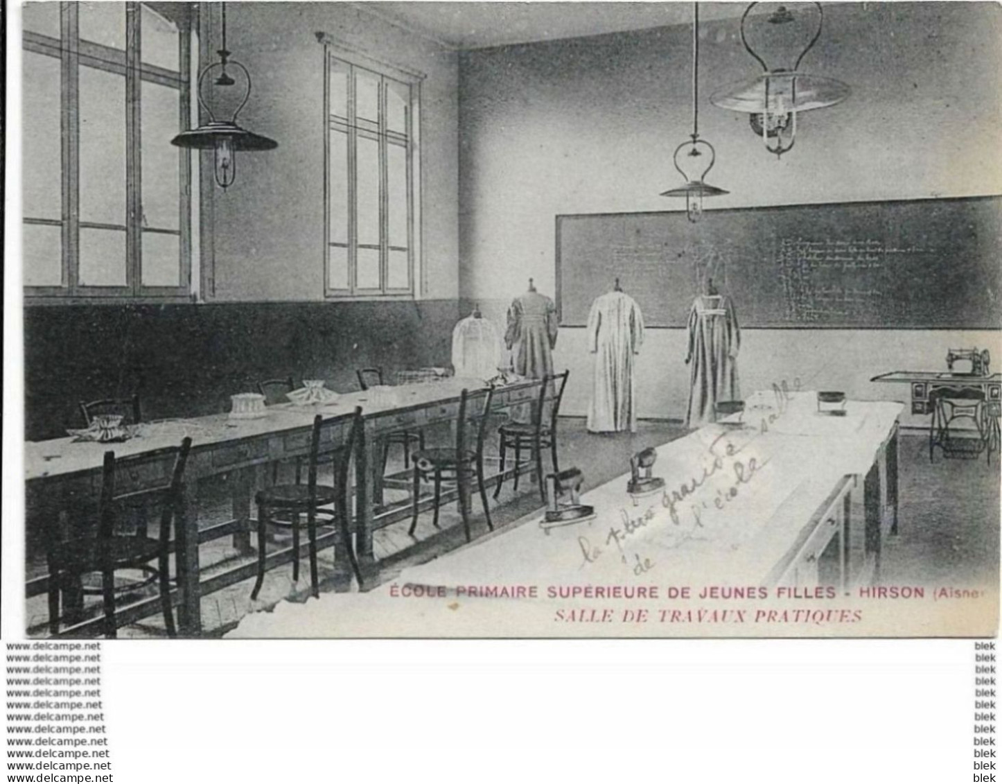 02 . Aisne :   Hirson : école Primaire  De Jeunes Filles : Salle De Travaux Pratiques . - Hirson