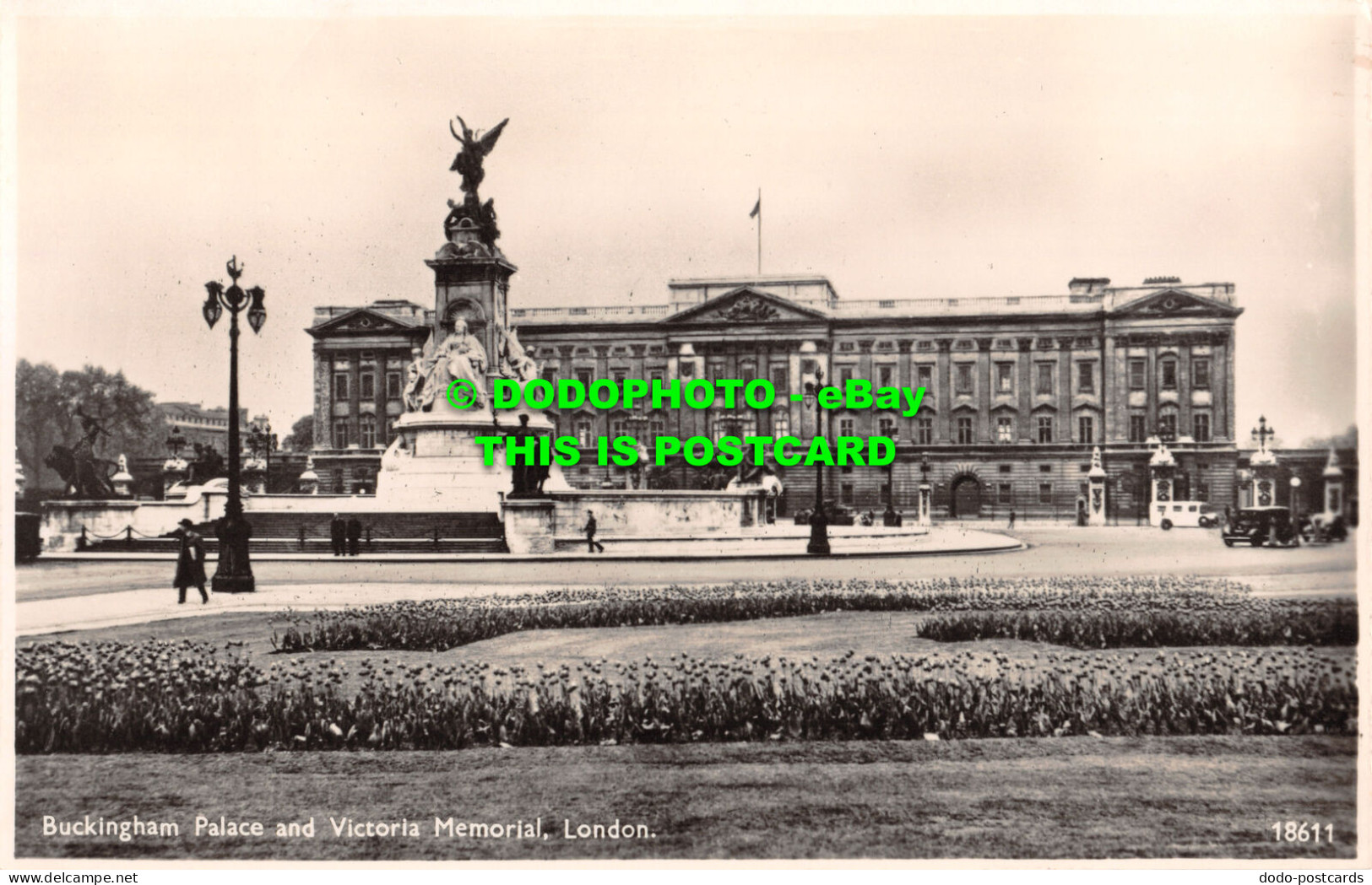 R461577 London. Buckingham Palace And Victoria Memorial. J. Salmon - Sonstige & Ohne Zuordnung