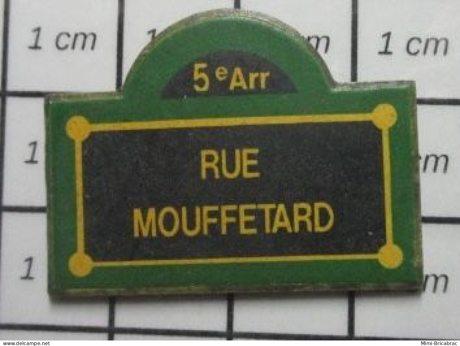1618A Pin's Pins / Beau Et Rare : VILLES / PLAQUE DE RUE PARIS 5e ARR RUE MOUFFETARD - Cities