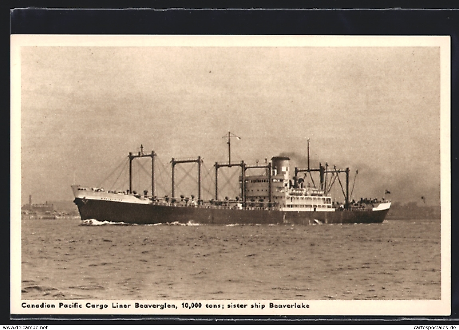 AK Canadian Pacific Cargo Liner Beaverglen, Handelsschiff Vor Der Küste  - Handel