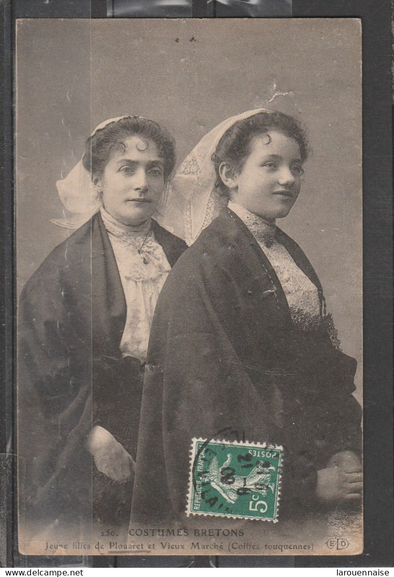 22 - PLOUARET - Costumes Bretons - Jeunes Filles De Plouaret Et Vieux Marché (Coiffes Touquennes) - Plouaret