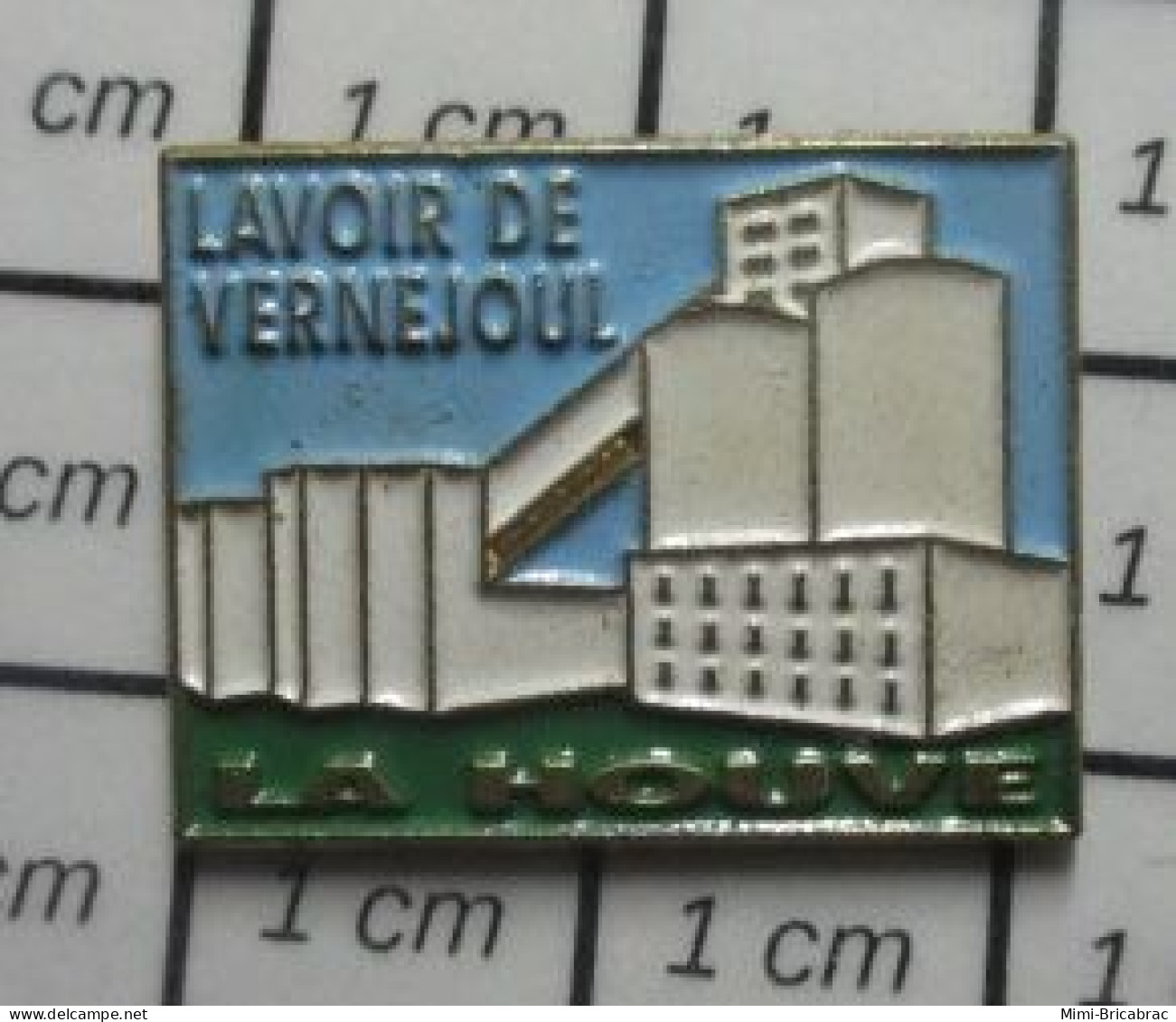 1618A Pin's Pins / Beau Et Rare : VILLES / LA HOUVE LAVOIR DE VERNEJOUL - Cities