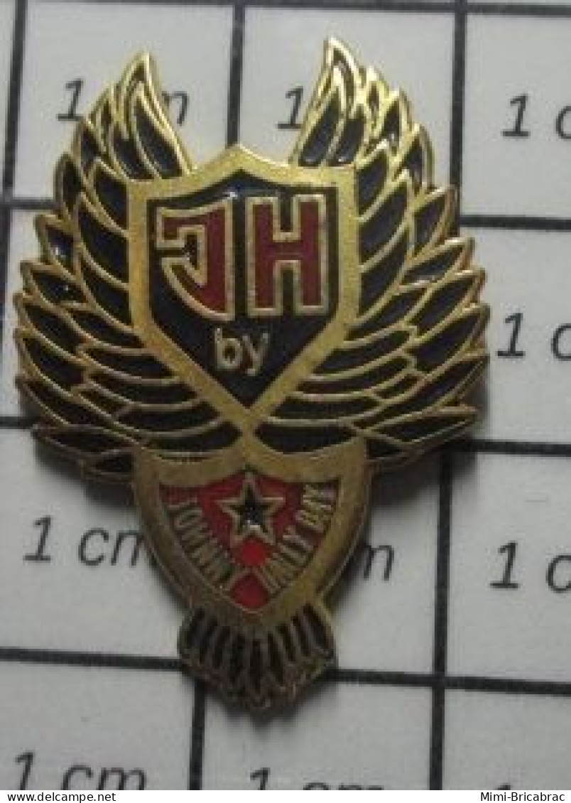 1618B Pin's Pins / Beau Et Rare / MUSIQUE / JH BY JOHNNY HALLYDAY - Muziek