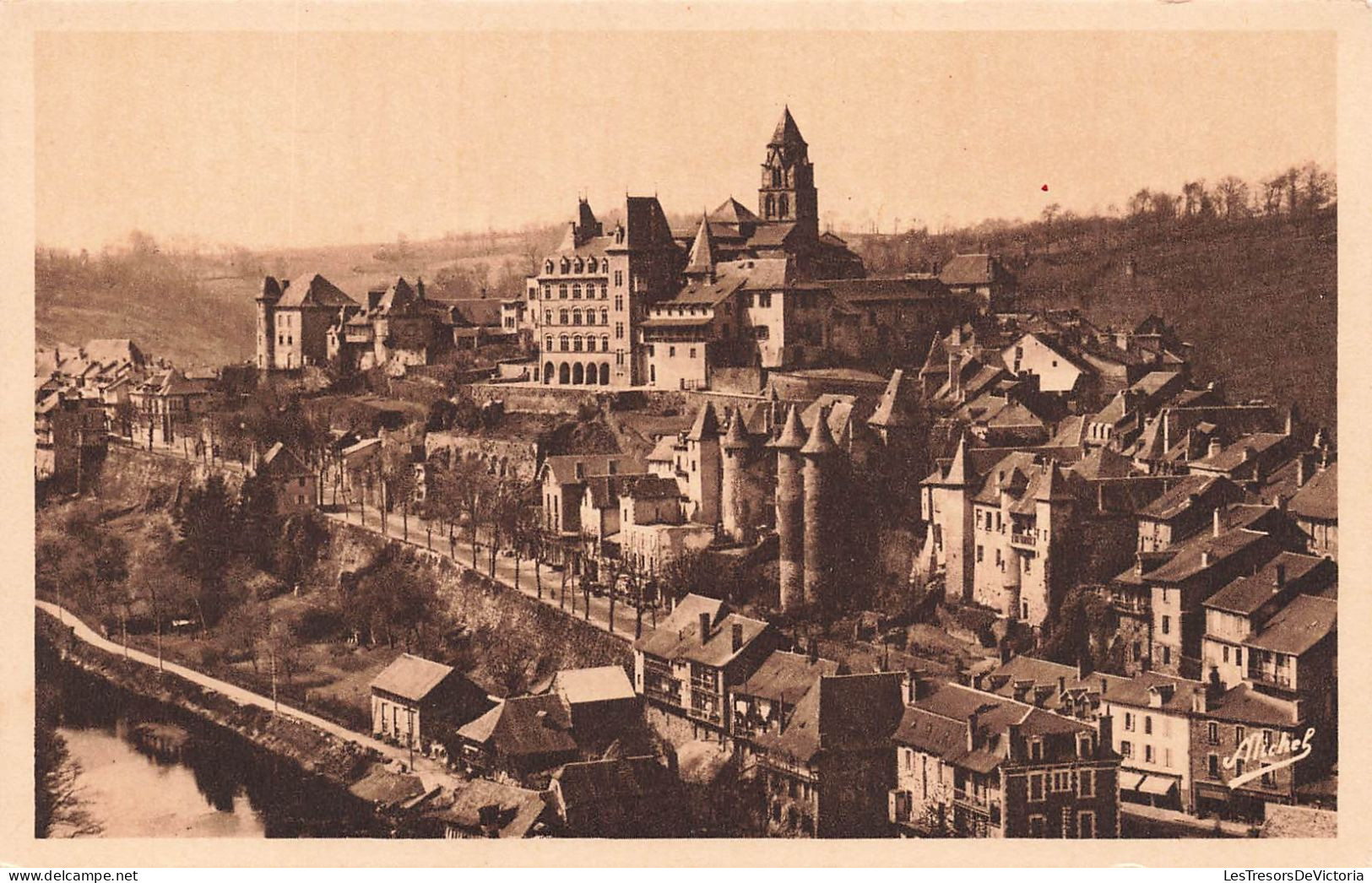 FRANCE - Uzerche - La Perle Du Limousin - Vue Générale Prise De La Terrasse De L'hôtel  - Carte Postale Ancienne - Uzerche