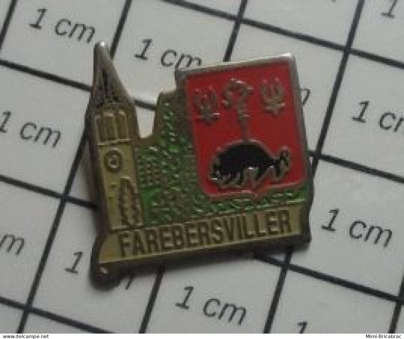 411G Pin's Pins / Beau Et Rare : VILLES / FAREBERSVILLER EGLISE BLASON ARMOIRIES SANGLIER - Cities