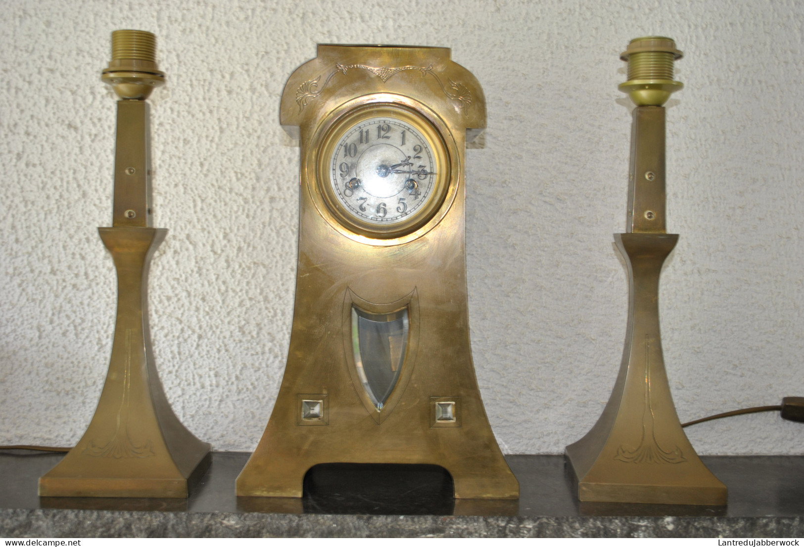 MAGNIFIQUE GARNITURE DE CHEMINEE EN LAITON & VERRERIE DECOR ART NOUVEAU HORLOGE + 2 LAMPES RARE PENDULE A POSER ART DECO - Gien (FRA)