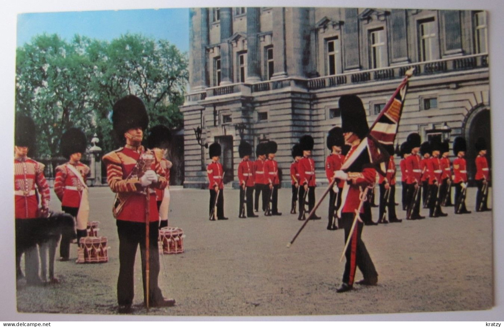 ROYAUME-UNI - ANGLETERRE - LONDON - Buckingham Palace - Changing The Guards Ceremony - Buckingham Palace