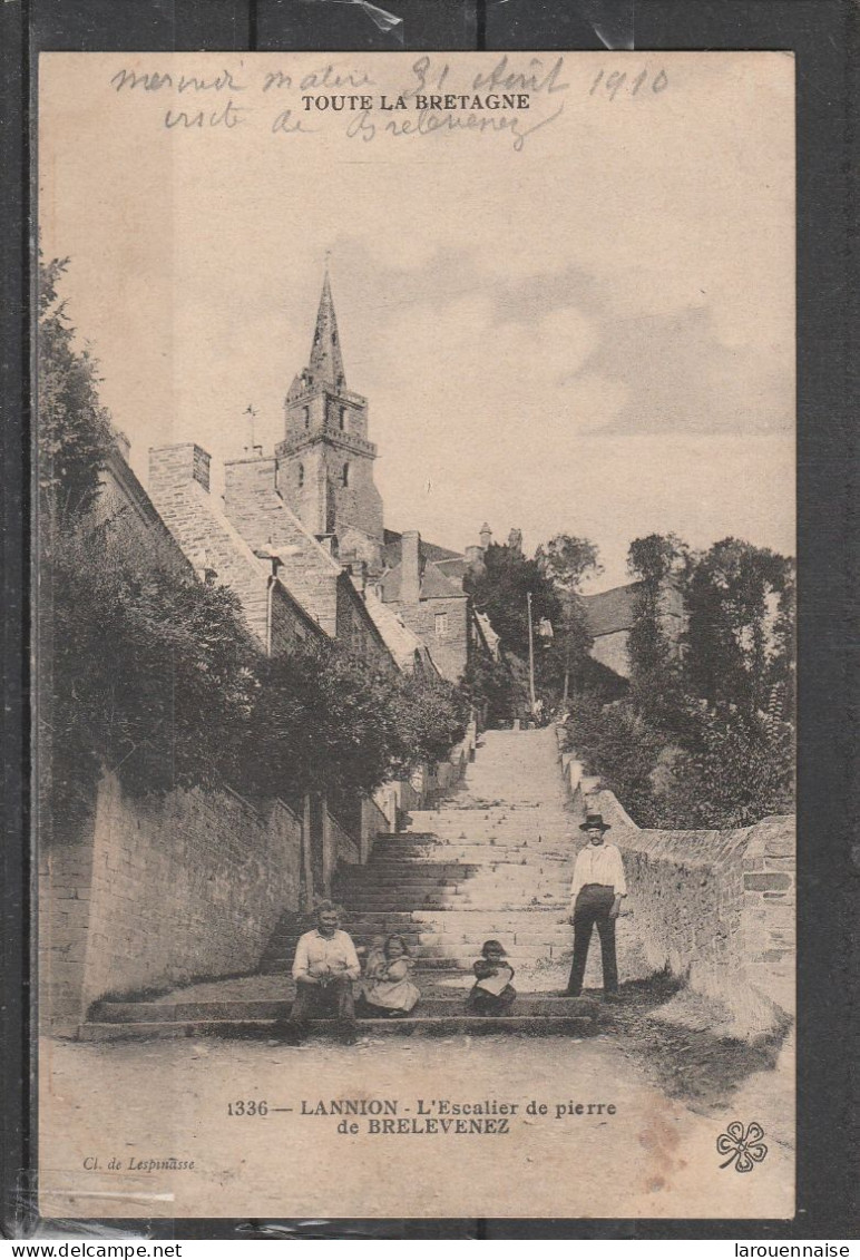 22 - LANNION - L' Escalier De Pierre De Brelevenez - Lannion