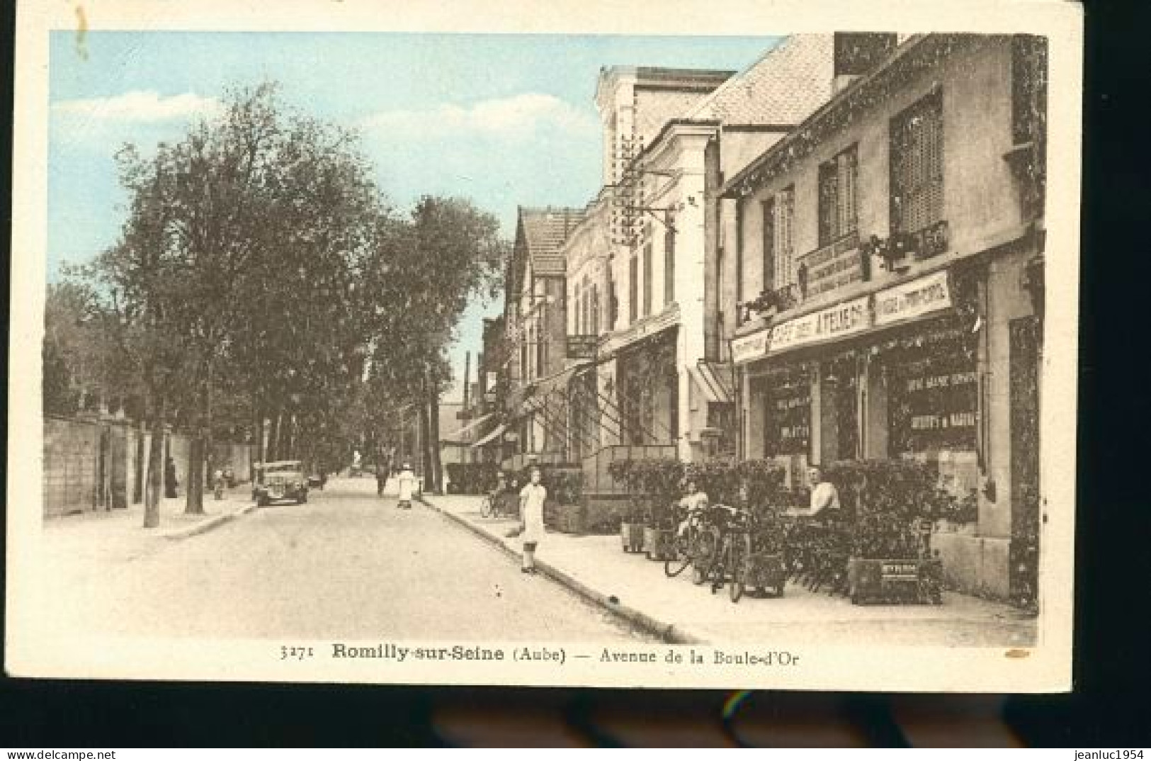 ROMILLY SUR SEINE AVENUE DE LA BOULE D OR         (    Mes Cartes Ne Sont Pas Jaunies ) - Romilly-sur-Seine