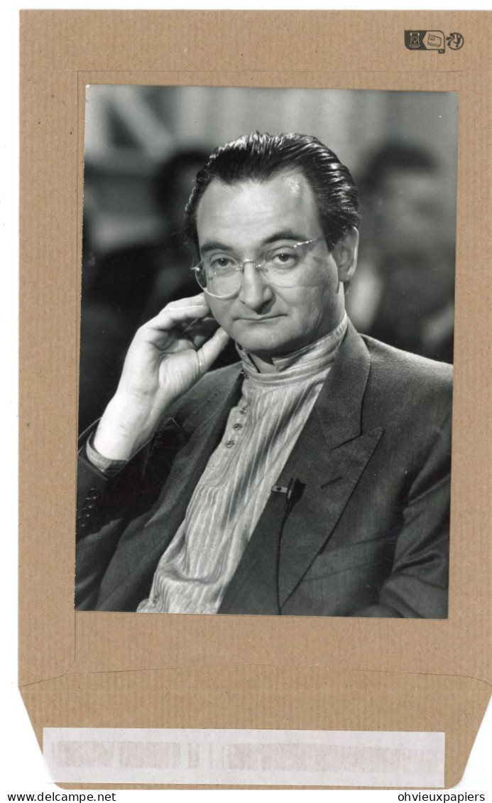 lot de 8  photos  -  JACQUES ATTALI   homme politique conseiller de  MITTERRAND