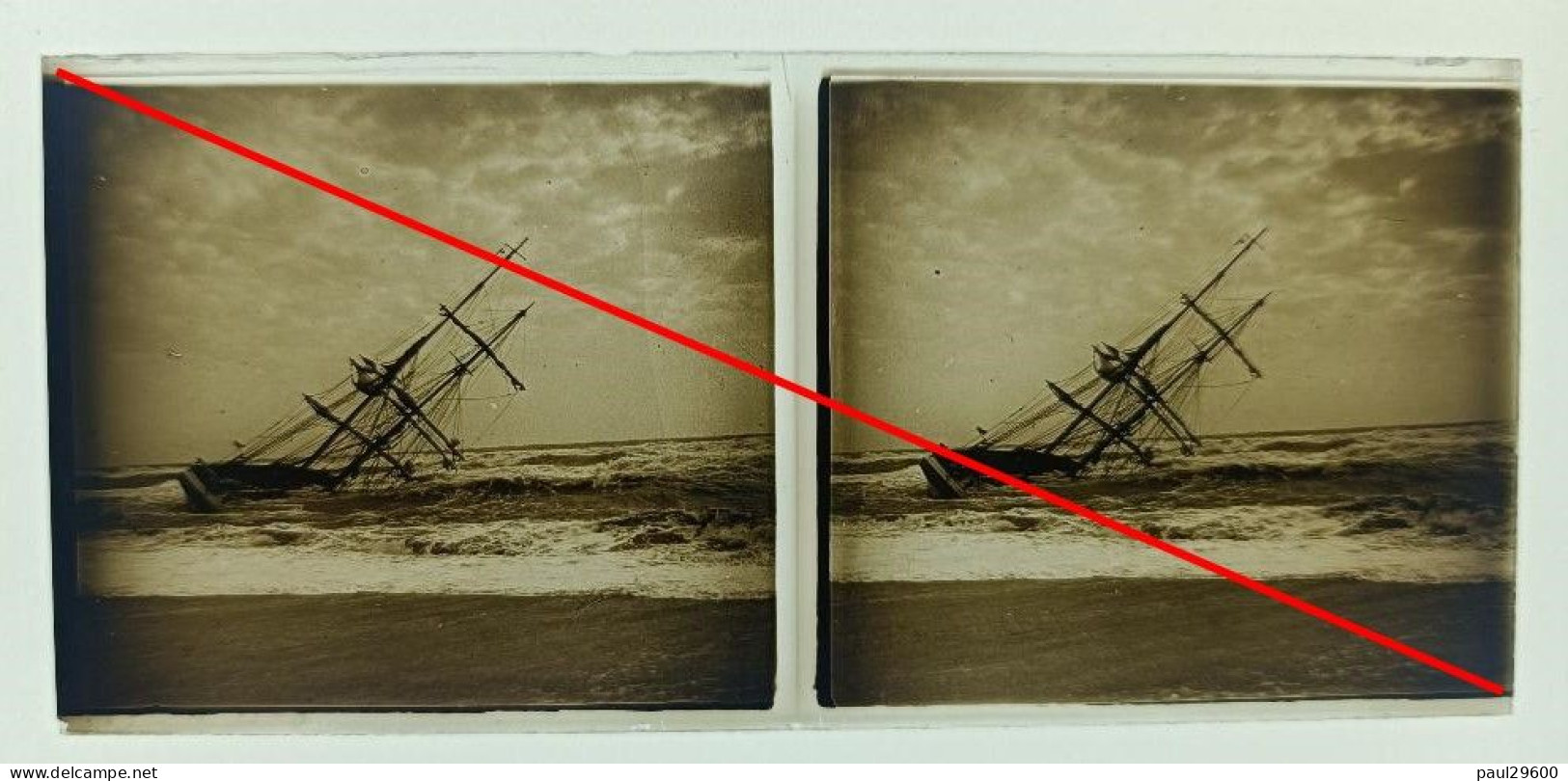 Photo Sur Plaque De Verre, Voilier, Echoué, Mer, Sable, Voilier Deux Mats, Années 1930. - Glass Slides