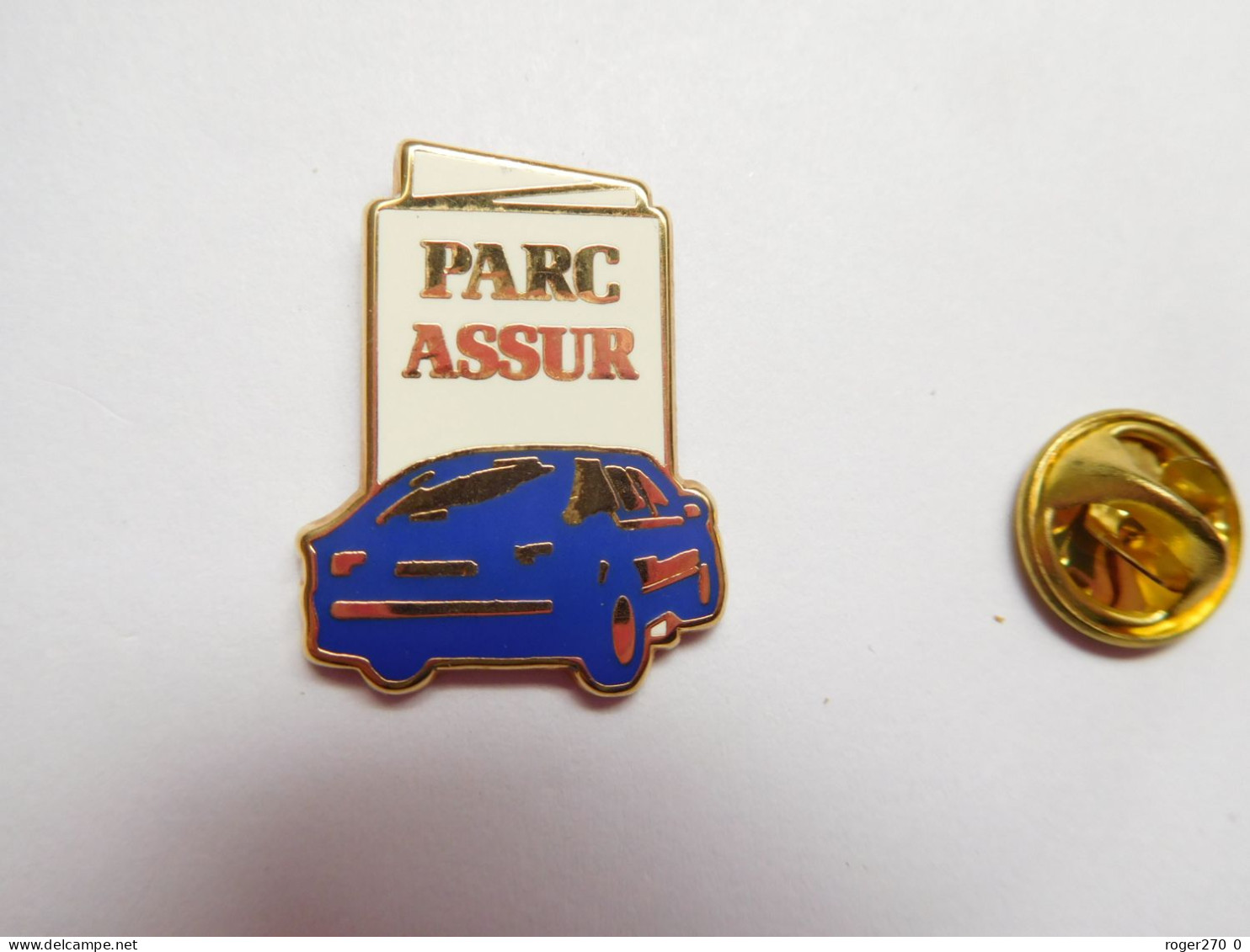 Beau Pin's En Zamac , Auto Peugeot , Parc Assur , Non Signé - Peugeot