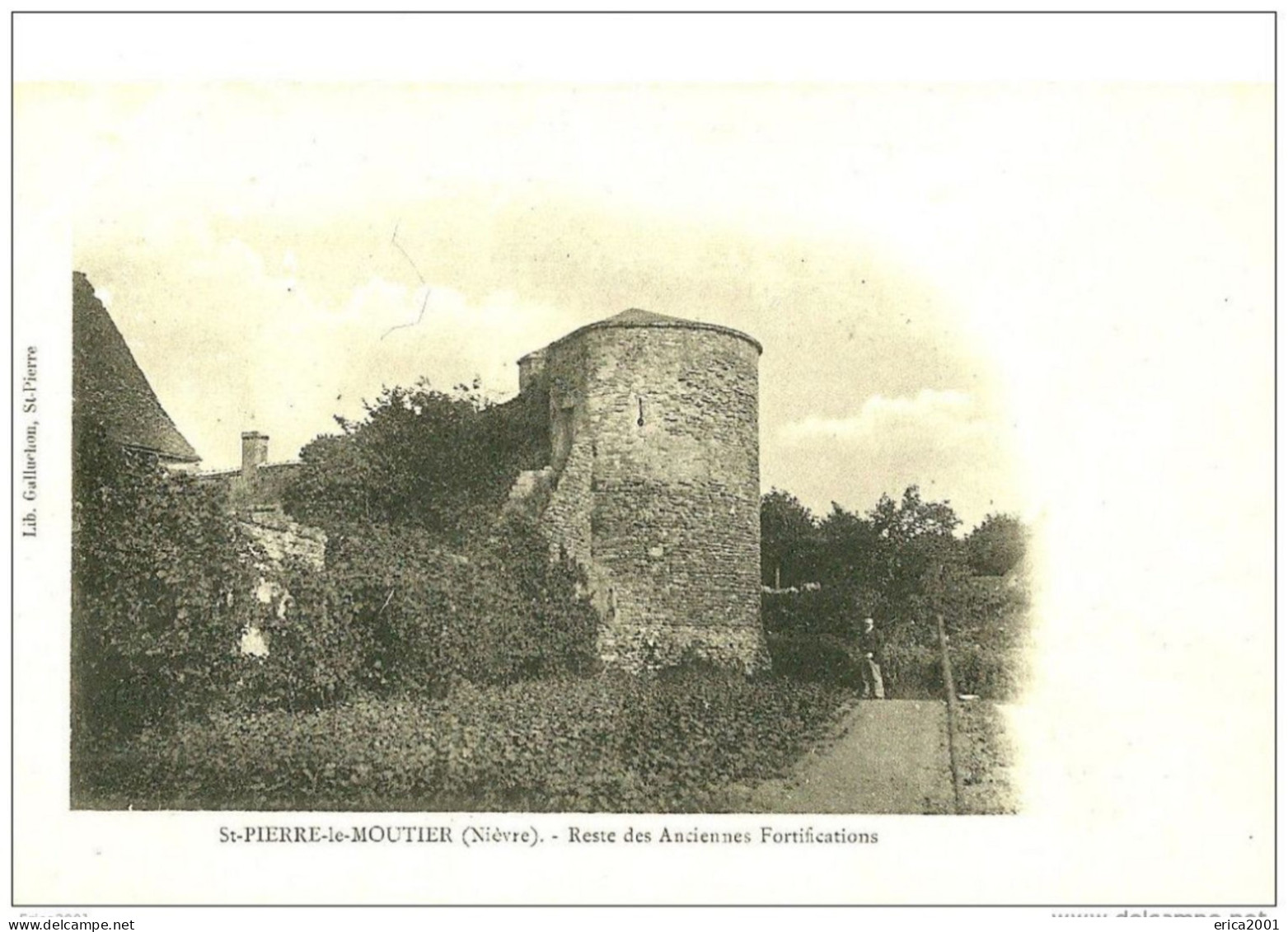 Saint Pierre Le Moutier. Reste Des Anciennes Fortifications De Saint Pierre Le Moutier. - Saint Pierre Le Moutier