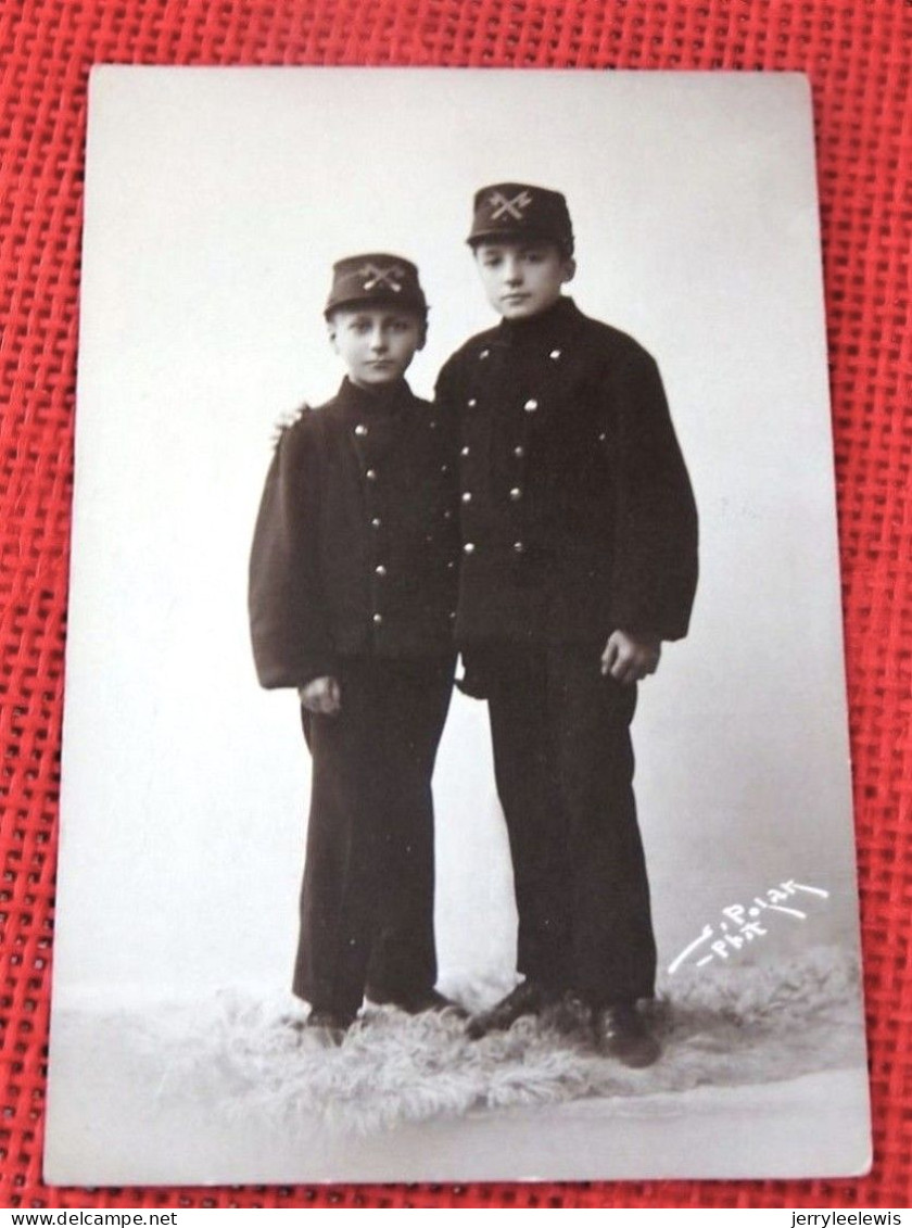 MILITARIA - UNIFORMES  -  Enfants En Uniforme - Uniformi