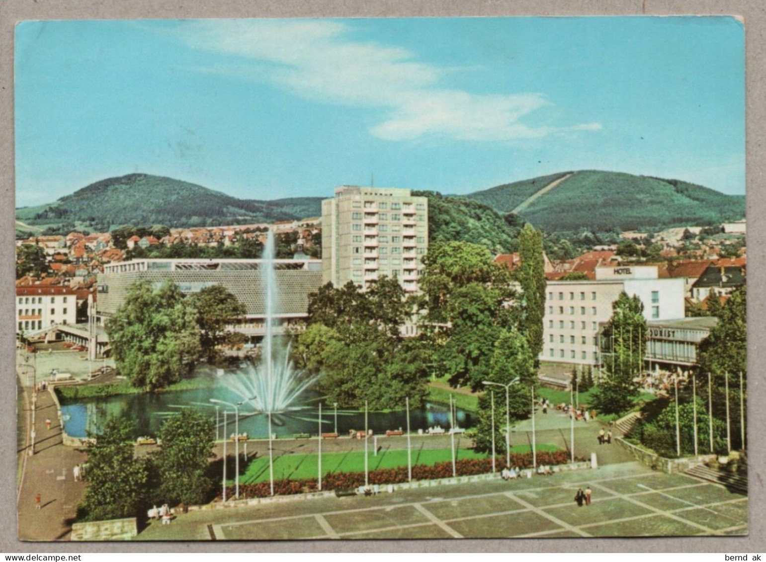 029#  BRD - 6 Color- AK: Suhl - Waffenmuseum, Rathaus, Warenhaus, Interhotel (alle Karten im Bild)