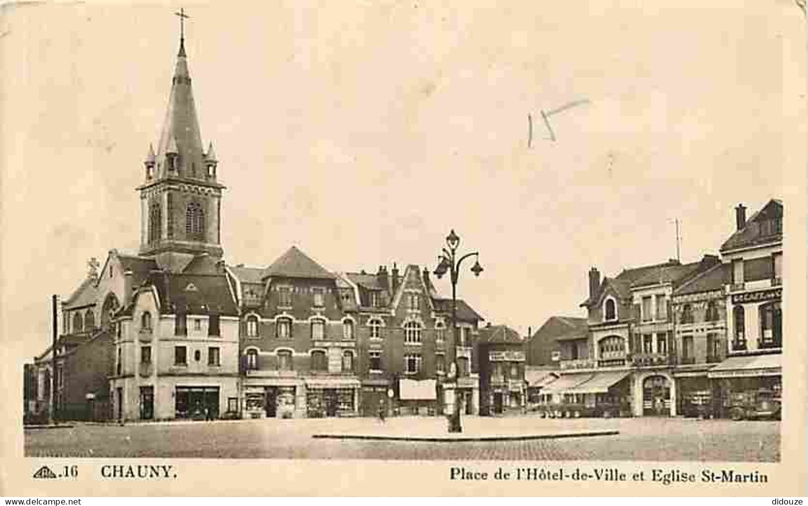 02 - Chauny - Place De L'Hôtel De Ville Et Eglise St-Martin - Correspondance - Oblitération Ronde De 1930 - CPA - Voir S - Chauny