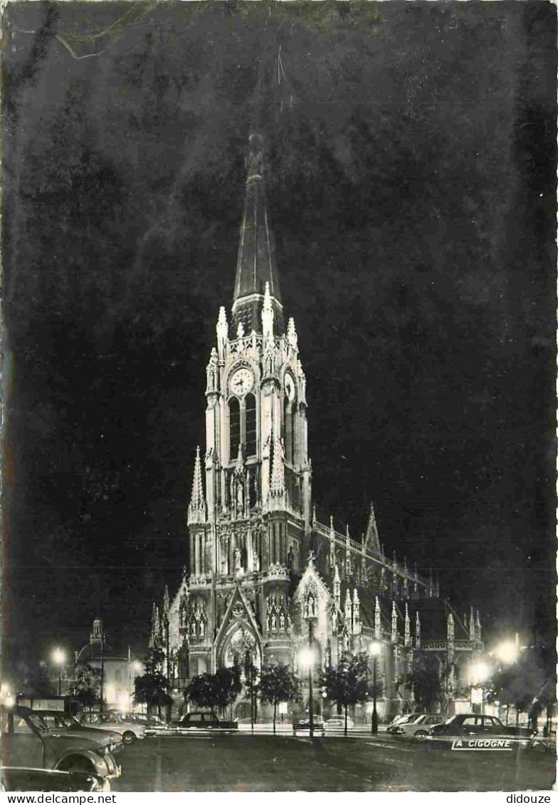 59 - Tourcoing - L'Eglise Saint-Christophe Illuminée - Automobiles - Mention Photographie Véritable - Carte Dentelée - C - Tourcoing