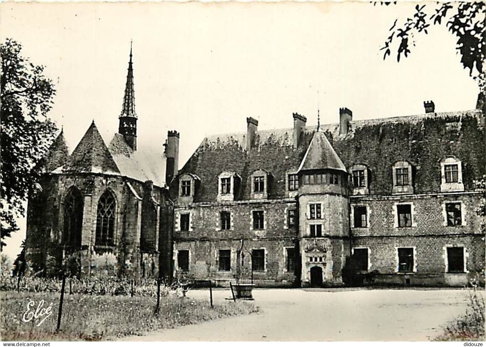 03 - Lapalisse - Vue De La Cour Intérieure Du Château De Lapalisse - Mention Photographie Véritable - CPSM Grand Format  - Lapalisse