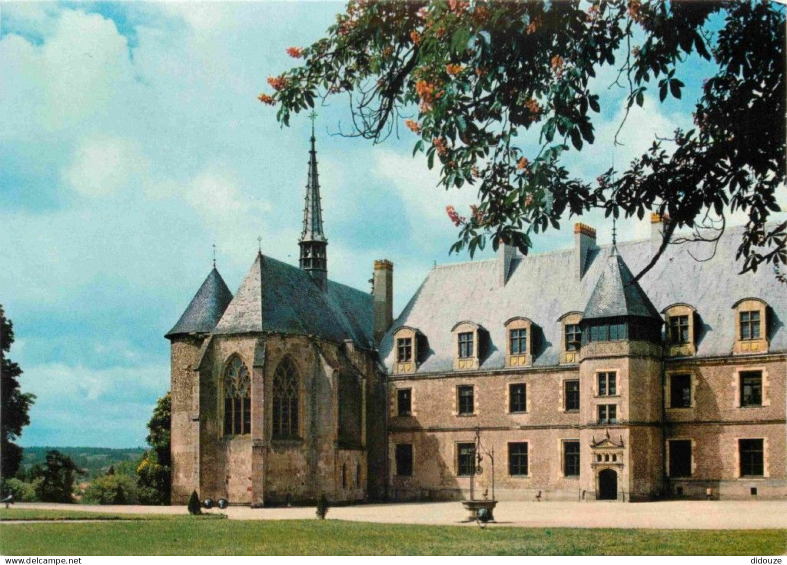03 - Lapalisse - Le Château - Cour Intérieure - CPM - Carte Neuve - Voir Scans Recto-Verso - Lapalisse