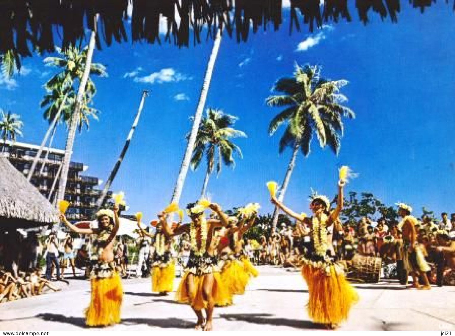 TAHITI - PHOTO BERNARD HERMANN - DANSES TAHITIENNES À L'HÔTEL MAÉVA._DTAHI1 - Bailes