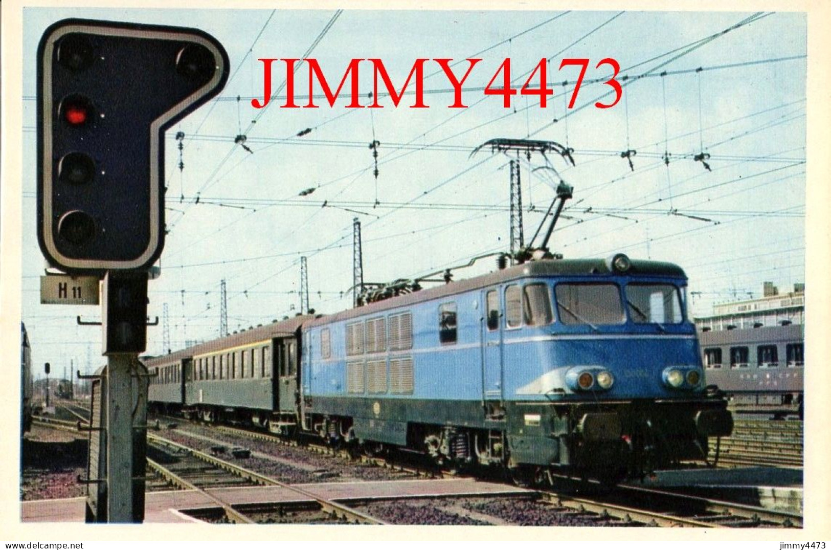 CPM - Remorqué Par La 150.004 Tri-courant De La S.N.C.F. Un Train Fait Son Entrée En Gare De Bruxelles La Vie Du Rails - Stazioni Con Treni