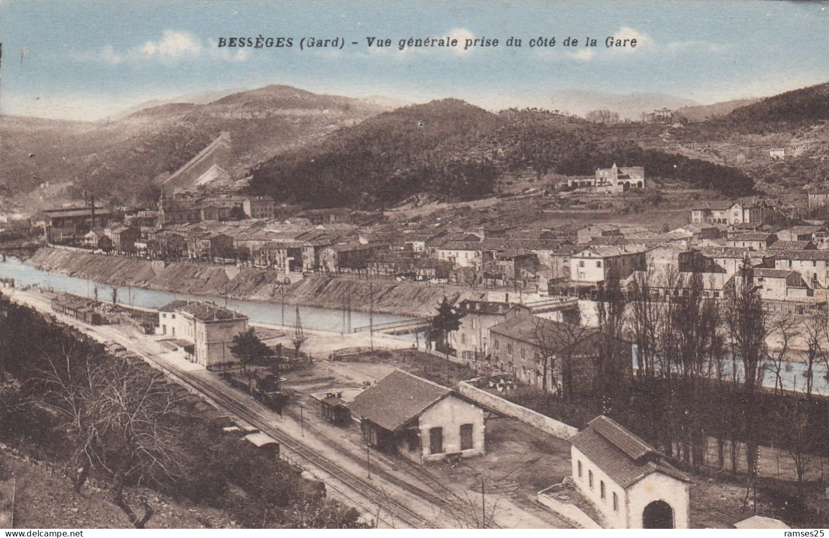 (261) CPA  Besseges  Vue Générale Prise Coté Gare - Bessèges