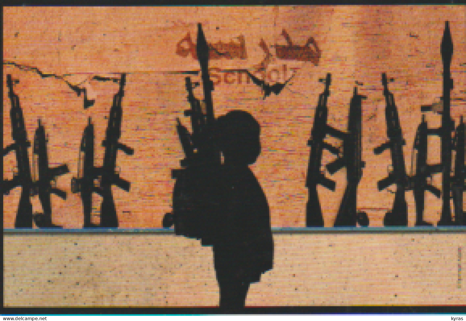 Politique Cpm 10x15 "1001 Cartes Pour Les Enfants De SYRIE" (Ombres D'enfant & Nombreuses Armes Sur Un Mur D'école) - Syrien