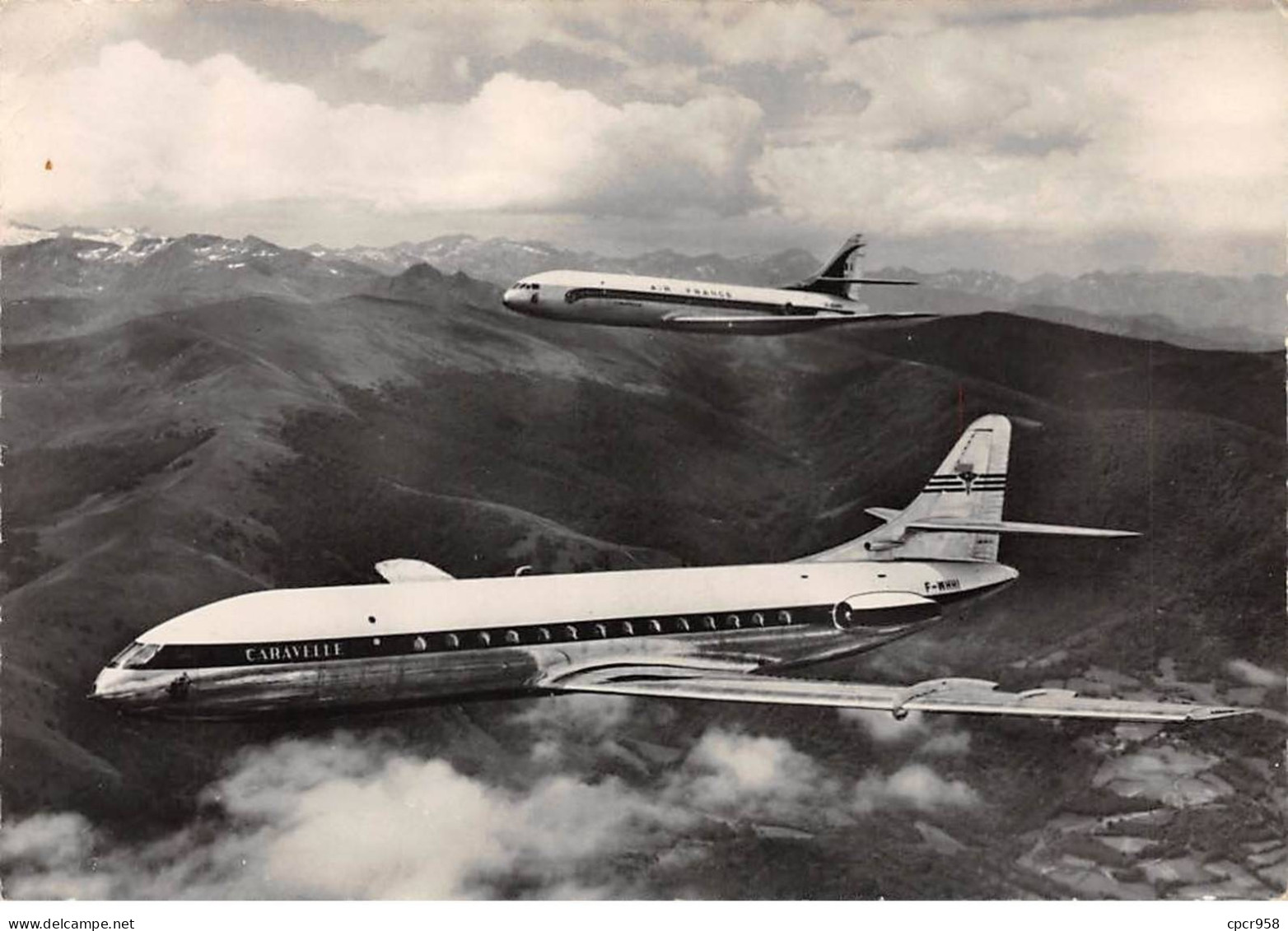 Aviation - N°79748 - Caravelle Bireacteurs Moyen Courrier Survolant Les Pyrénées Construit Par Sud Aviation - Carte CPSM - 1946-....: Modern Era