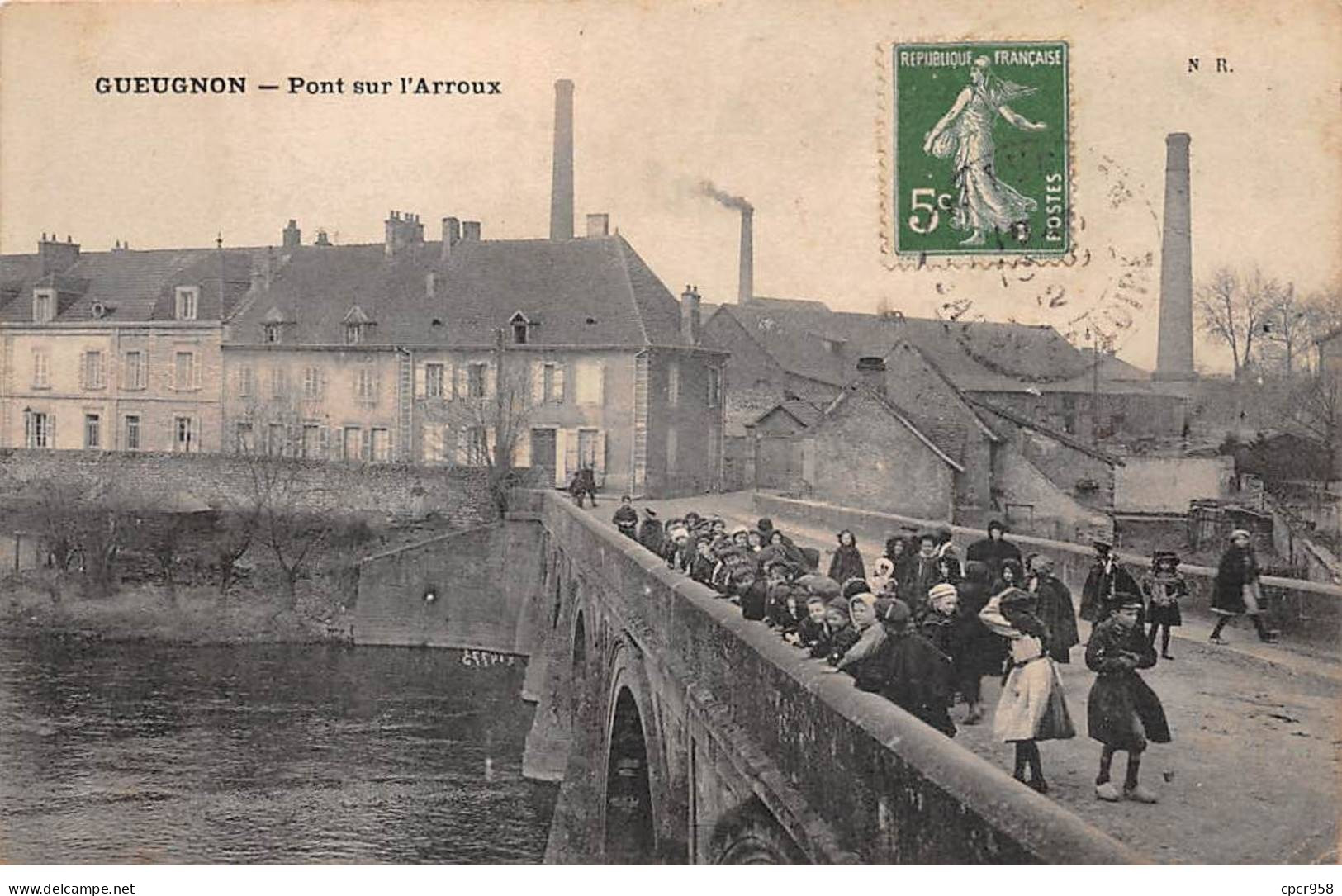 71 - Gueugnon - SAN22122 - Pont Sur L'Arroux - Gueugnon